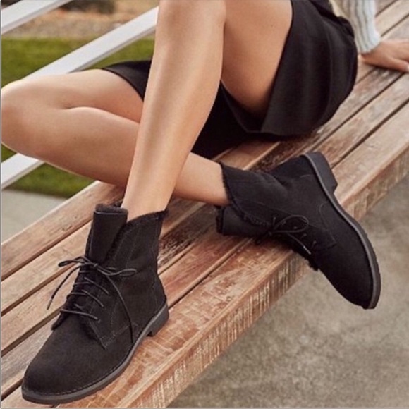 UGG Shoes - UGG Quincy Black Boots